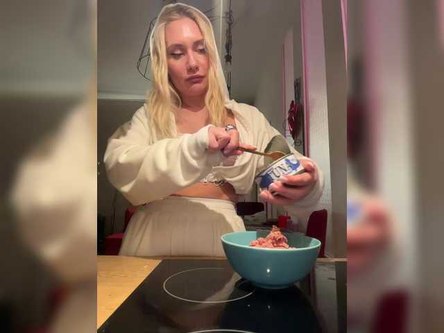 Tvoyasamka77's BongaCams show and profile