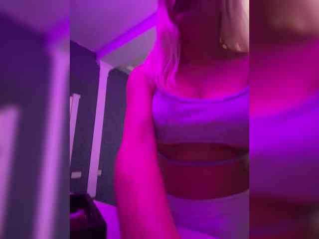 Tvoyasamka77 webcam