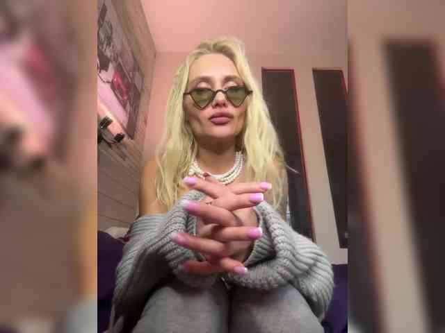 Tvoyasamka77 webcam