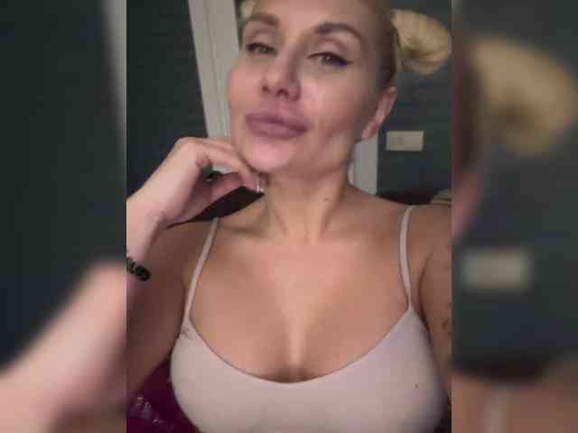 Tvoyasamka77 webcam
