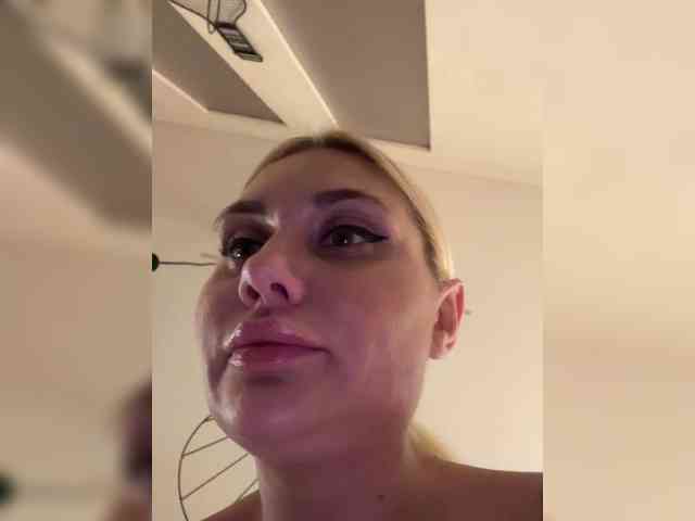 Tvoyasamka77 webcam