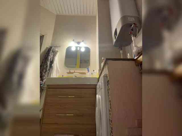 Tvoyasamka77 webcam