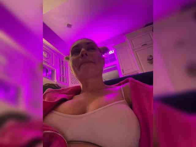 Tvoyasamka77 webcam