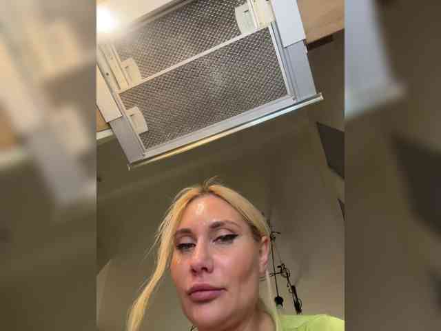 Tvoyasamka77 webcam