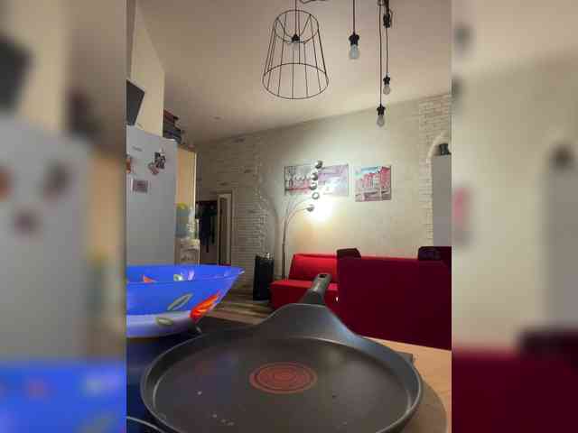 Tvoyasamka77 webcam