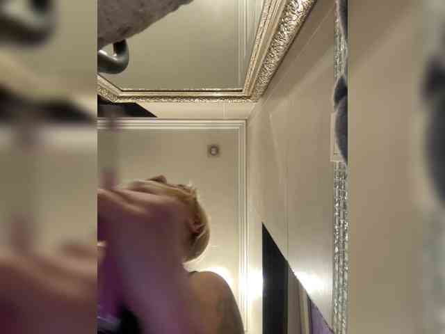Tvoyasamka77 webcam