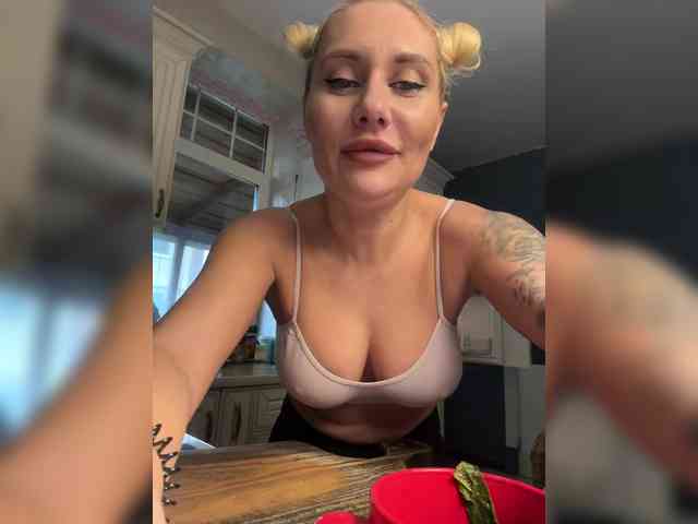 Tvoyasamka77 webcam