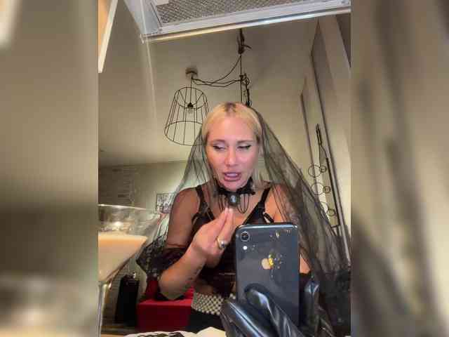 Tvoyasamka77 webcam