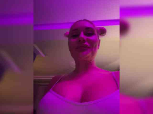 Tvoyasamka77 webcam