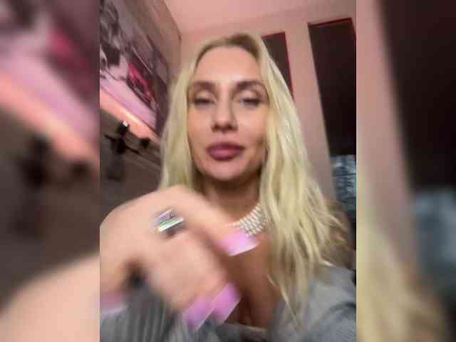 Tvoyasamka77 webcam