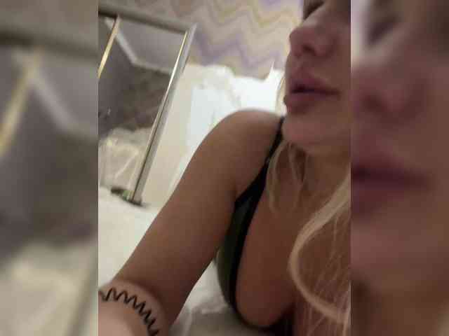Tvoyasamka77 webcam