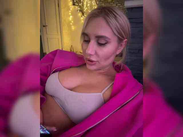 Tvoyasamka77 webcam