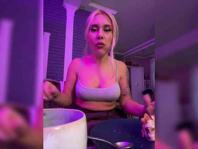 Tvoyasamka77 webcam