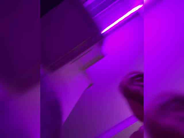 Tvoyasamka77 webcam