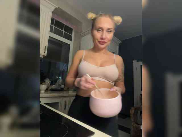 Tvoyasamka77 webcam