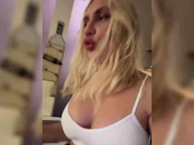 Tvoyasamka77 webcam