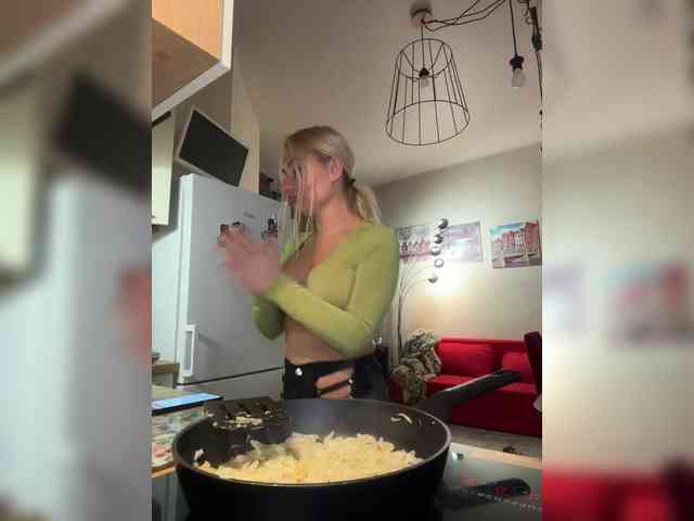 Tvoyasamka77 webcam