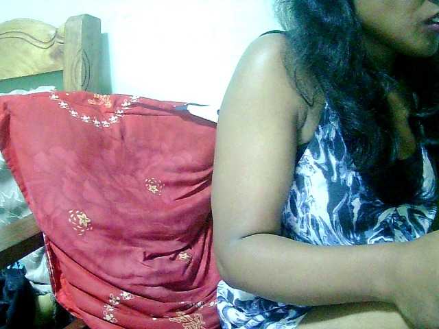 le modèle Cathie69 est en webcam porno dans un show sur le site bongacams, il possède les tags suivants: Ebony,Brunette,Shaved