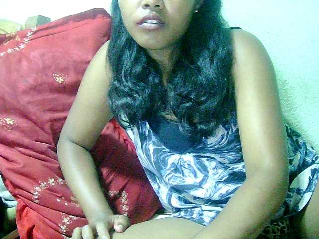 le modèle Cathie69 est en webcam porno dans un show sur le site bongacams, il possède les tags suivants: Ebony,Brunette,Shaved