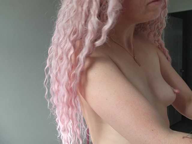 Jennifferr's BongaCams show and profile