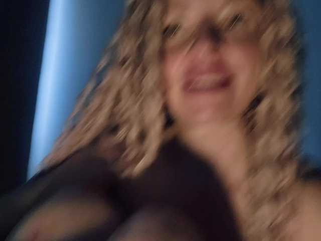 Jennifferr's BongaCams show and profile