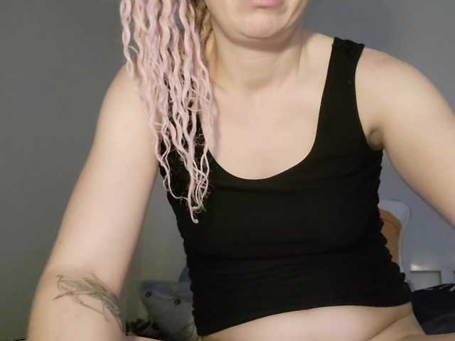 Jennifferr's BongaCams show and profile