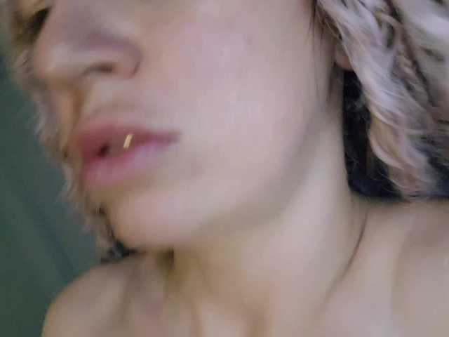 Jennifferr's BongaCams show and profile