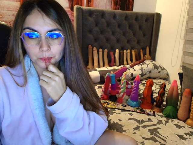 sofia23dirty's BongaCams show and profile