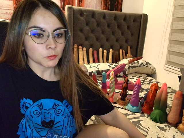 sofia23dirty's BongaCams show and profile
