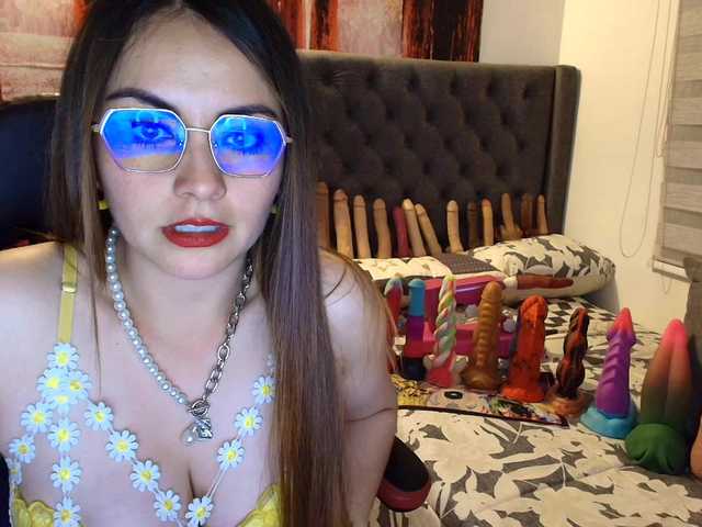 sofia23dirty's BongaCams show and profile