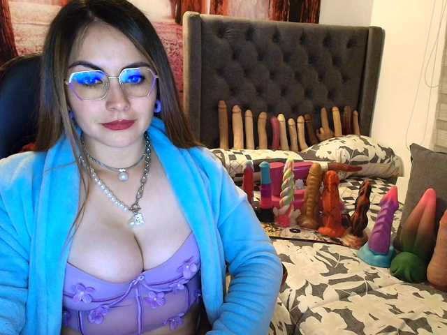 sofia23dirty's BongaCams show and profile