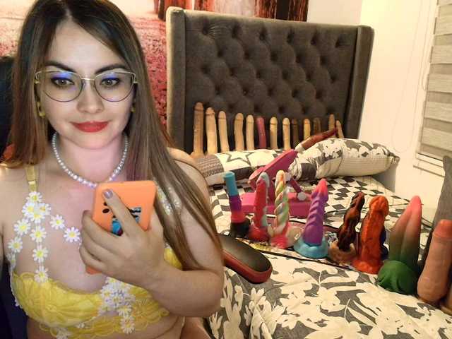 sofia23dirty's BongaCams show and profile
