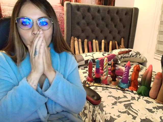 sofia23dirty's BongaCams show and profile