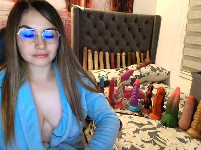 sofia23dirty's BongaCams show and profile