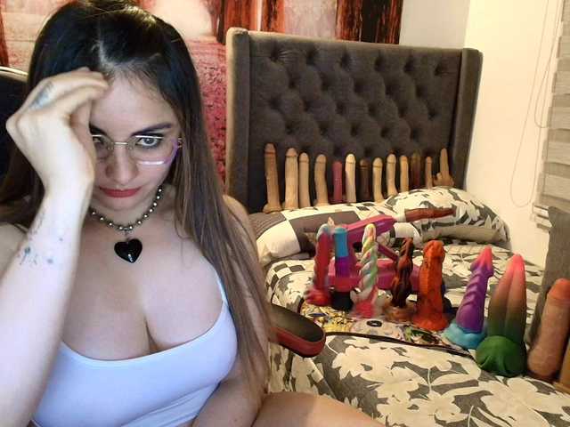 sofia23dirty's BongaCams show and profile
