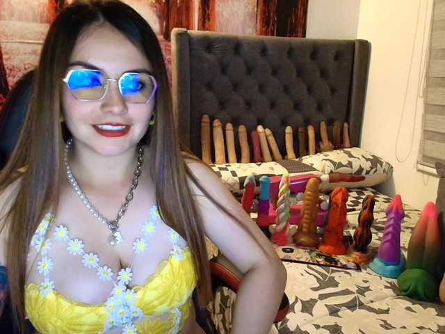 sofia23dirty's BongaCams show and profile