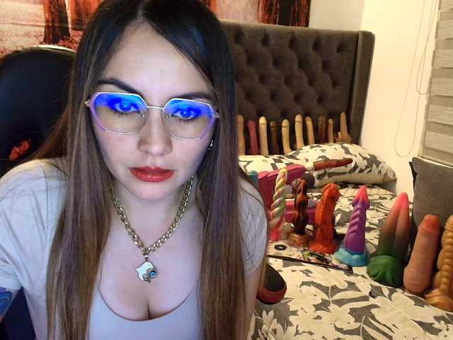 sofia23dirty's BongaCams show and profile