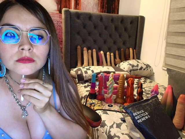 sofia23dirty's BongaCams show and profile