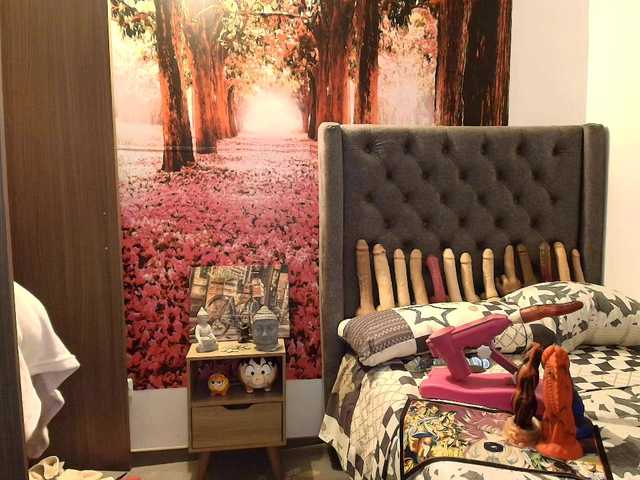 sofia23dirty's BongaCams show and profile