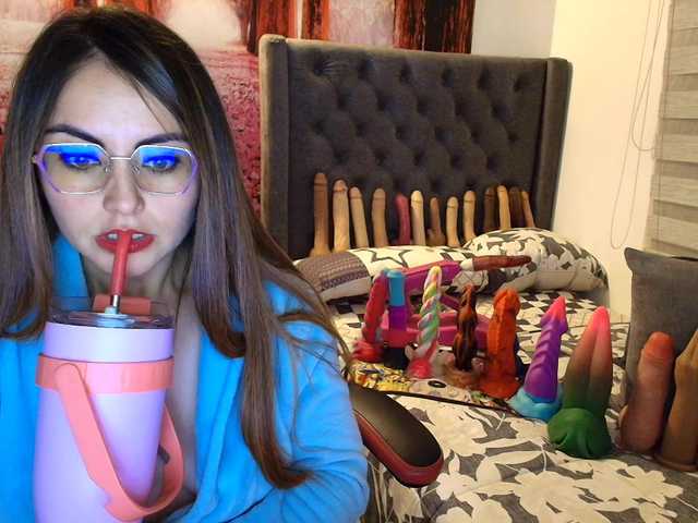 sofia23dirty's BongaCams show and profile