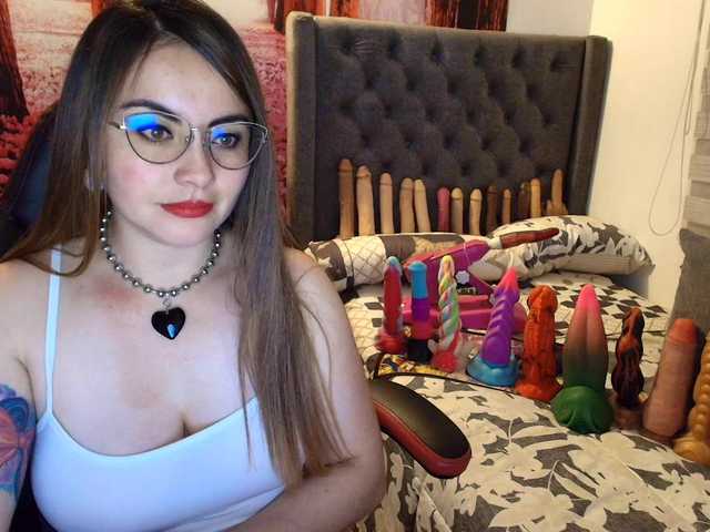 sofia23dirty's BongaCams show and profile