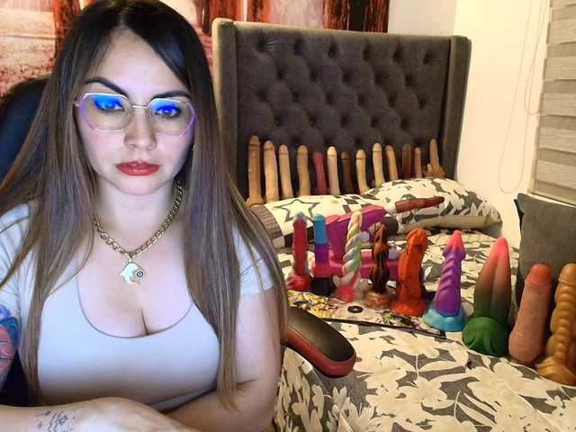 sofia23dirty's BongaCams show and profile