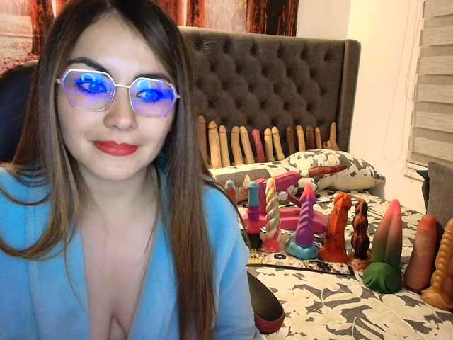 sofia23dirty's BongaCams show and profile