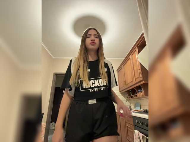 Try the adorable entertainer Alizii as she's stroking her shape alizii from BongaCams