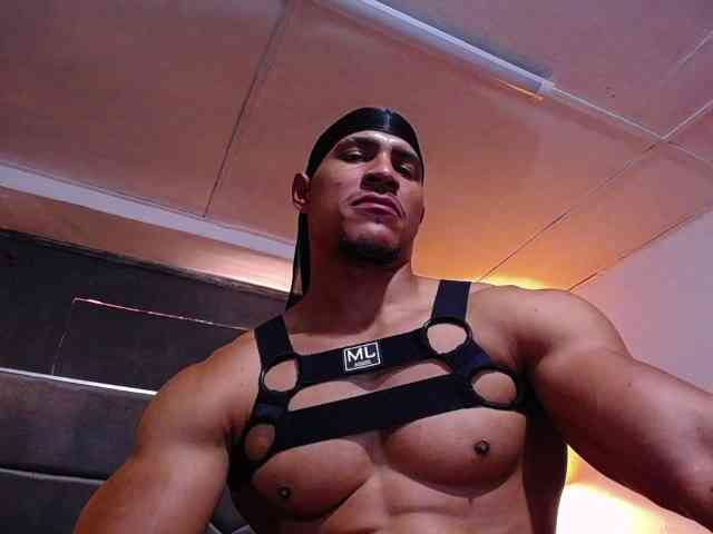 teddyfit19cm Live Webcam on BongaCams