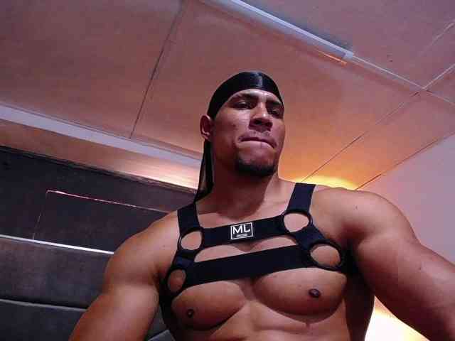 teddyfit19cm Live Webcam on BongaCams