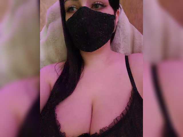 YennSI's BongaCams show and profile