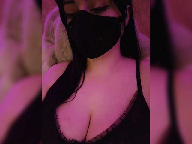 YennSI's BongaCams show and profile