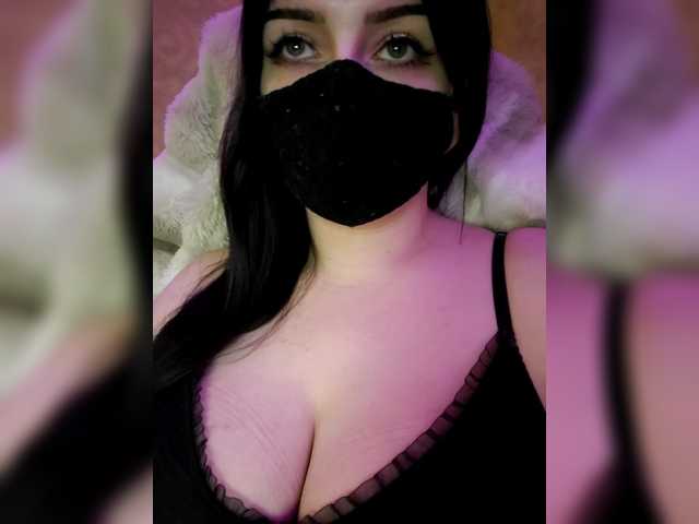 YennSI's BongaCams show and profile