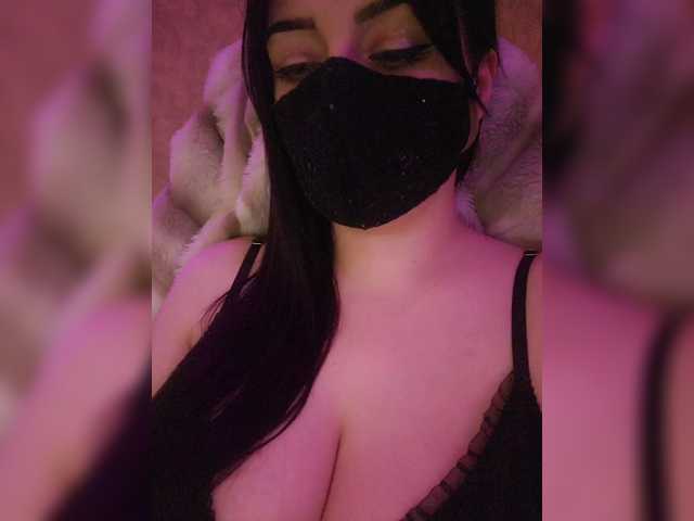 YennSI's BongaCams show and profile